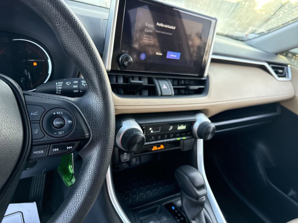 Used 2023 Toyota RAV4 LE image 9