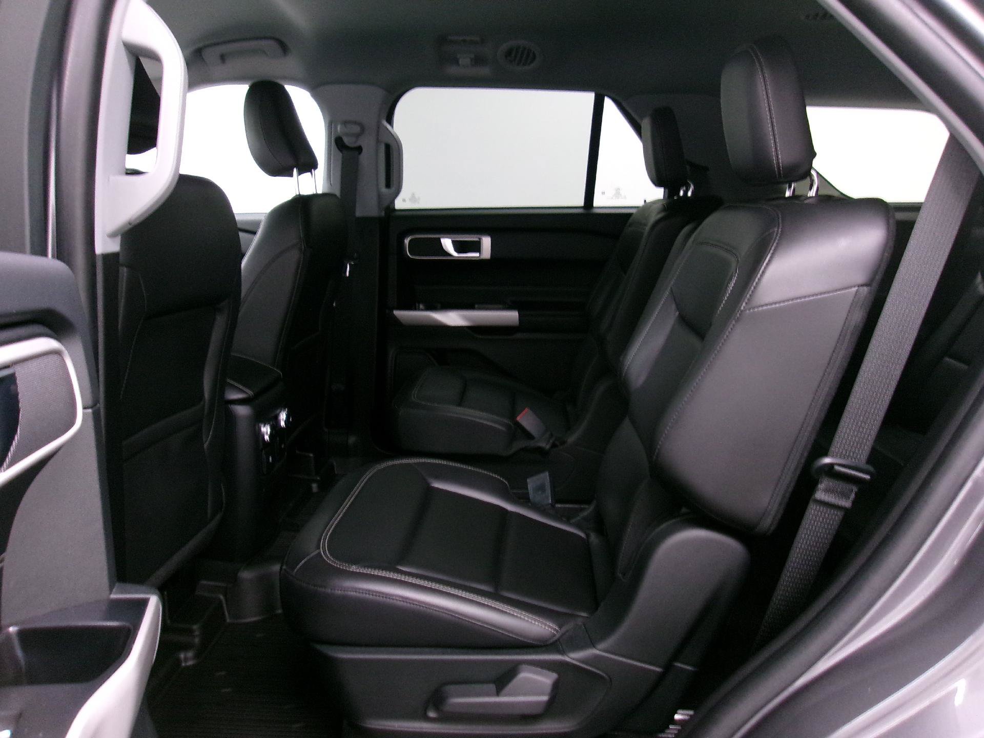 Used 2022 Ford Explorer XLT w/ Equipment Group 202A AWD/4WD image 9