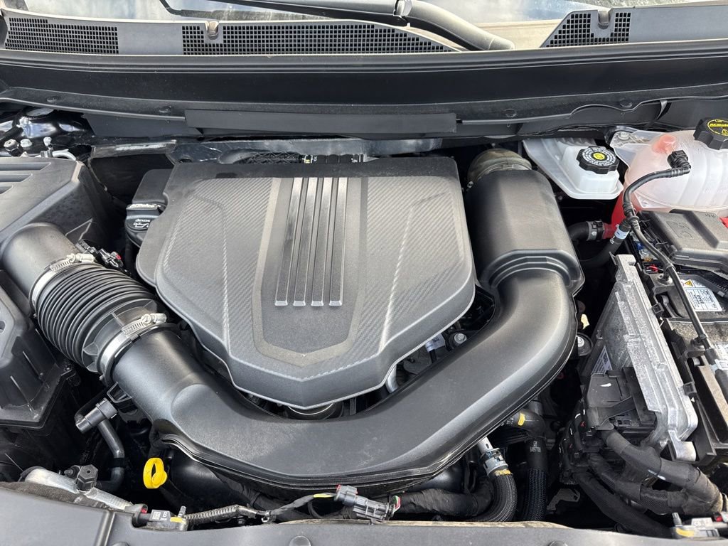 Used 2025 Chevrolet Traverse LT image 36