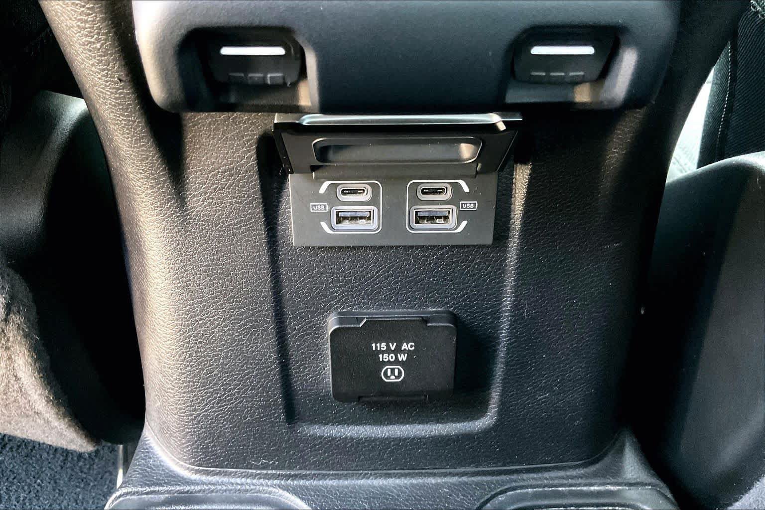 Used 2022 Jeep Wrangler Unlimited Sahara w/ LED Lighting Group AWD/4WD image 29