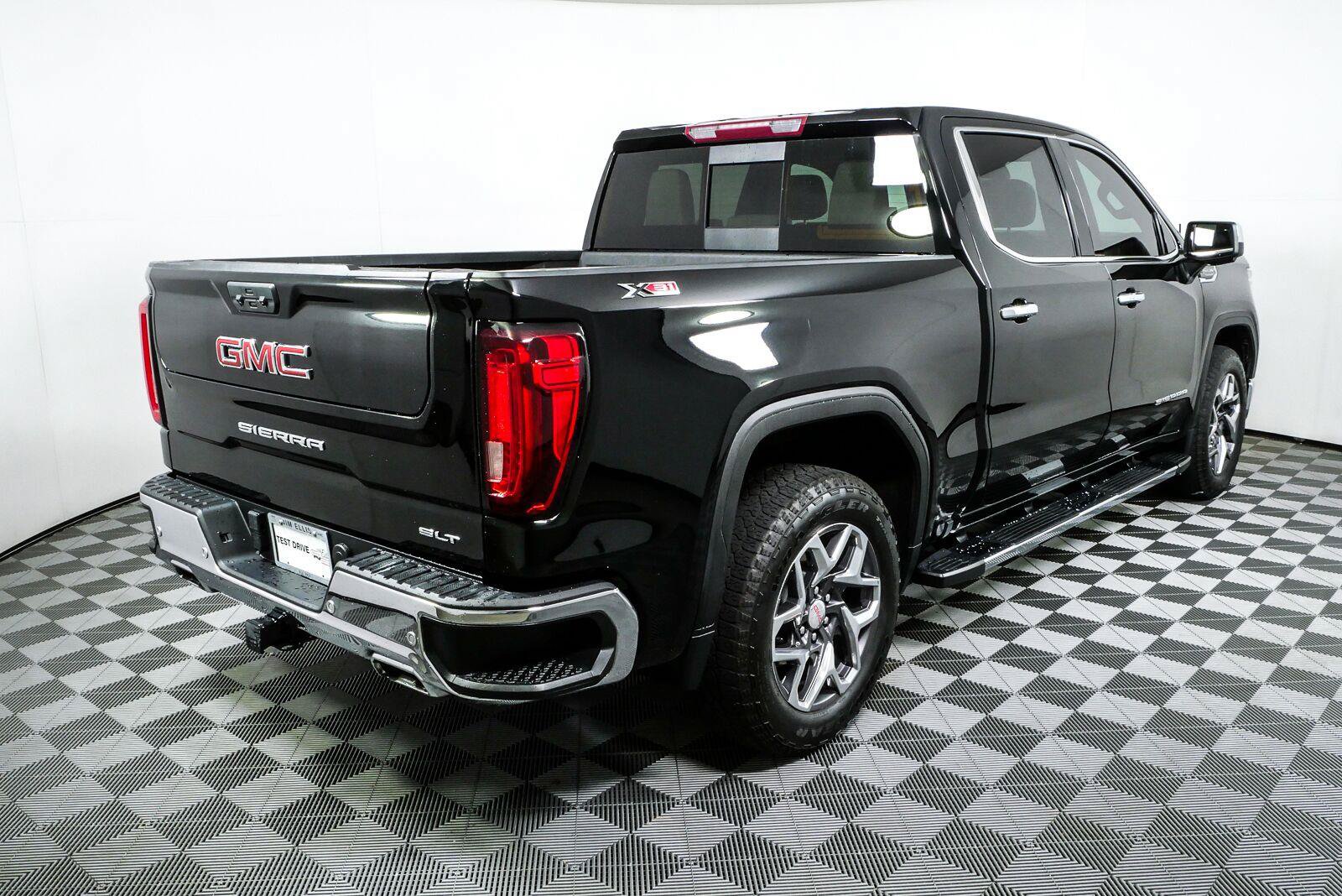 Used 2024 GMC Sierra 1500 SLT w/ SLT Premium Plus Package AWD/4WD image 3