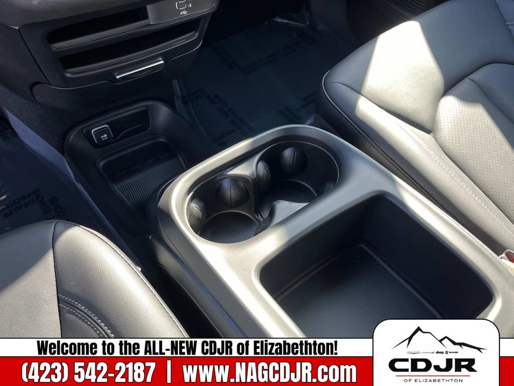 New 2026 Chrysler Pacifica Select image 27