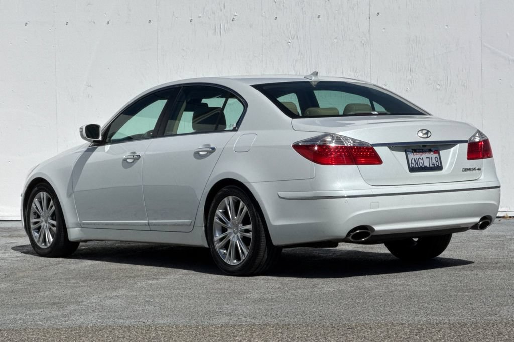 Used 2010 Hyundai Genesis 4.6 w/ Technology Pkg 5 RWD image 5