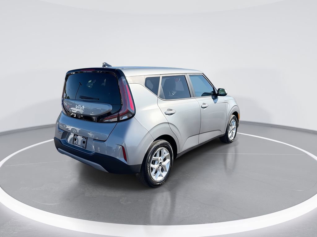 Certified 2025 Kia Soul LX w/ LX Technology Package FWD image 8