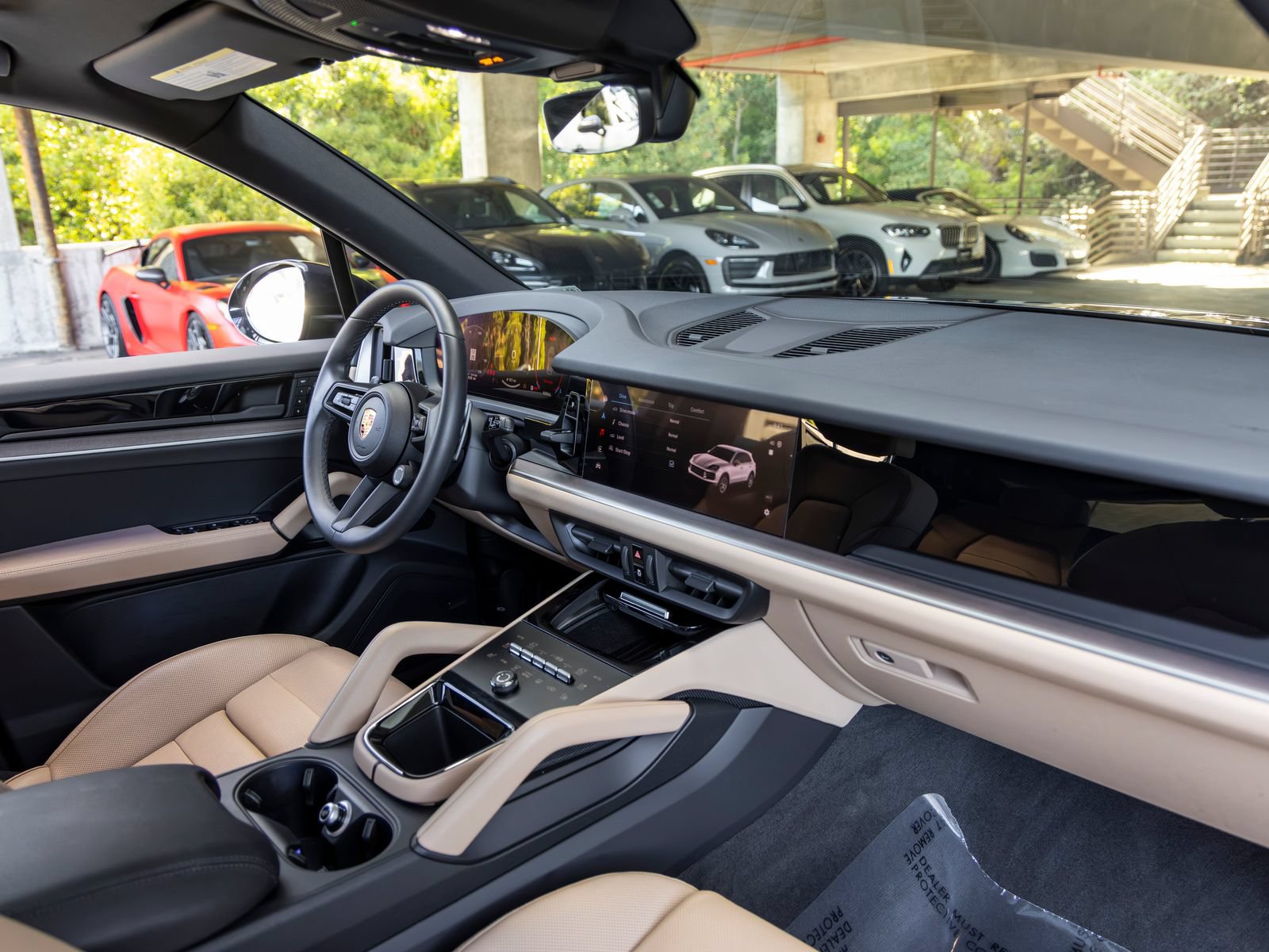 Certified 2025 Porsche Cayenne AWD/4WD image 62
