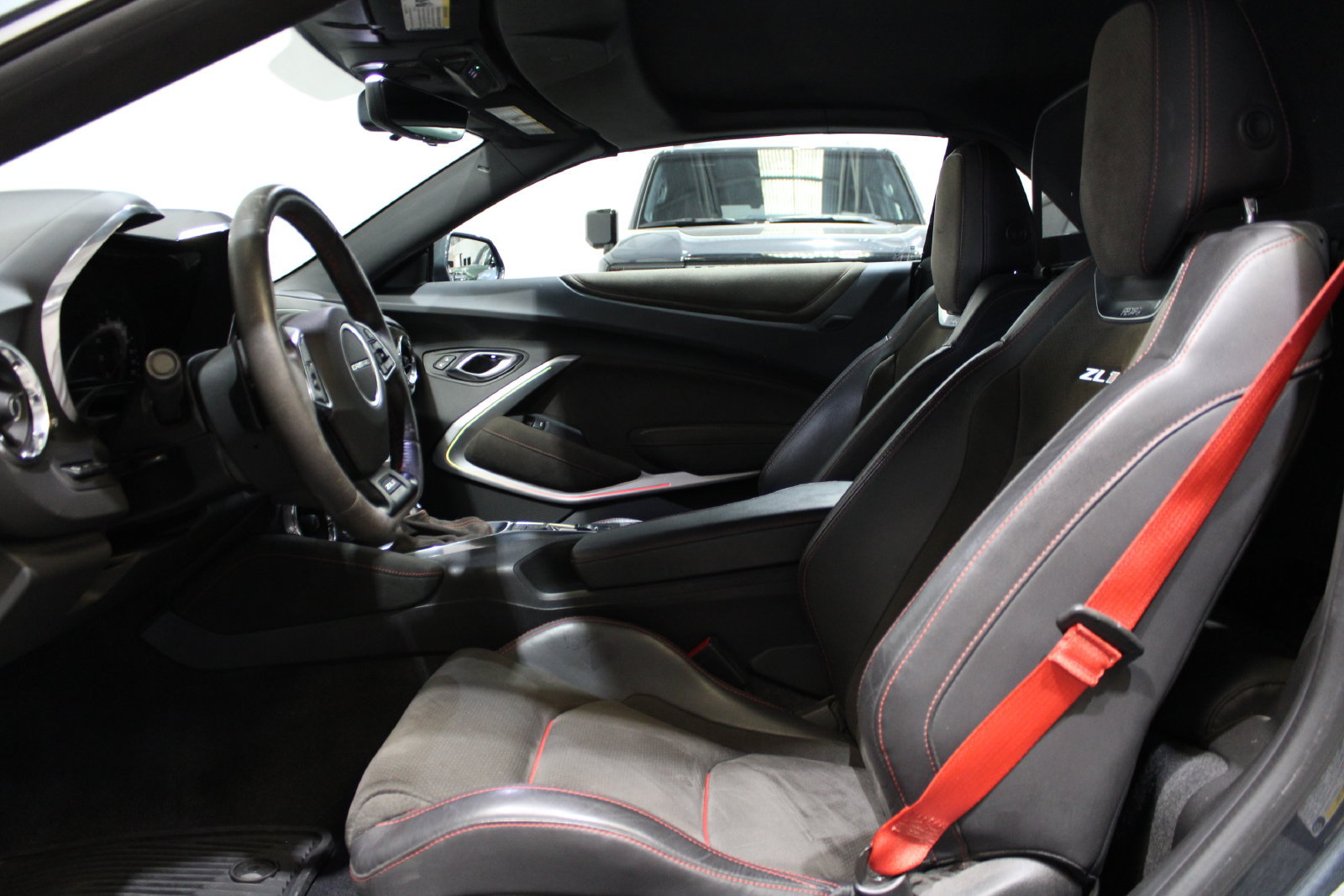 Used 2019 Chevrolet Camaro ZL1 RWD image 19