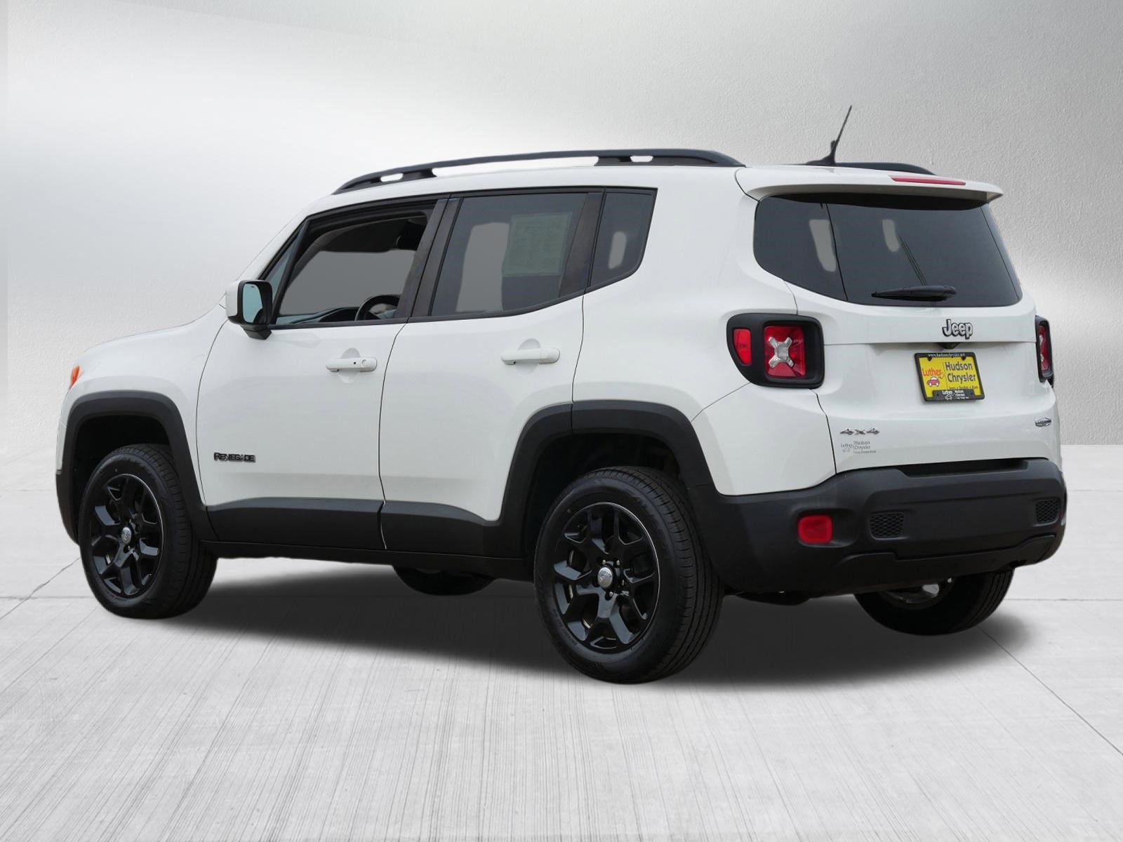 Used 2017 Jeep Renegade Latitude w/ Cold Weather Group image 5