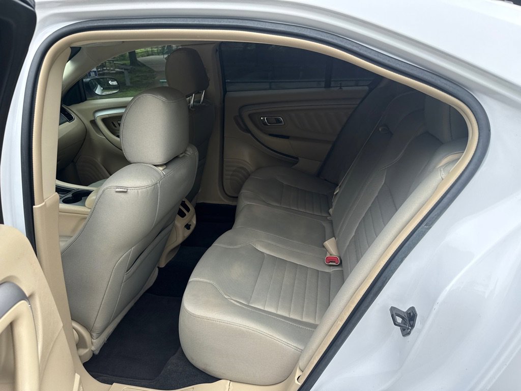 Used 2017 Ford Taurus SE FWD image 22