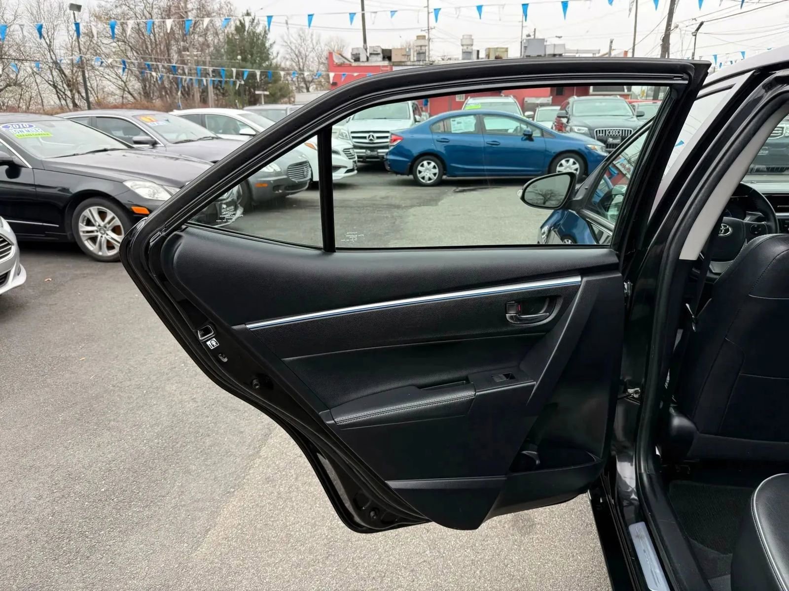 Used 2015 Toyota Corolla S image 40