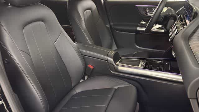 Used 2025 Mercedes-Benz GLA 250 4MATIC image 33