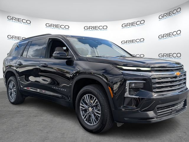 Used 2025 Chevrolet Traverse LT FWD image 1
