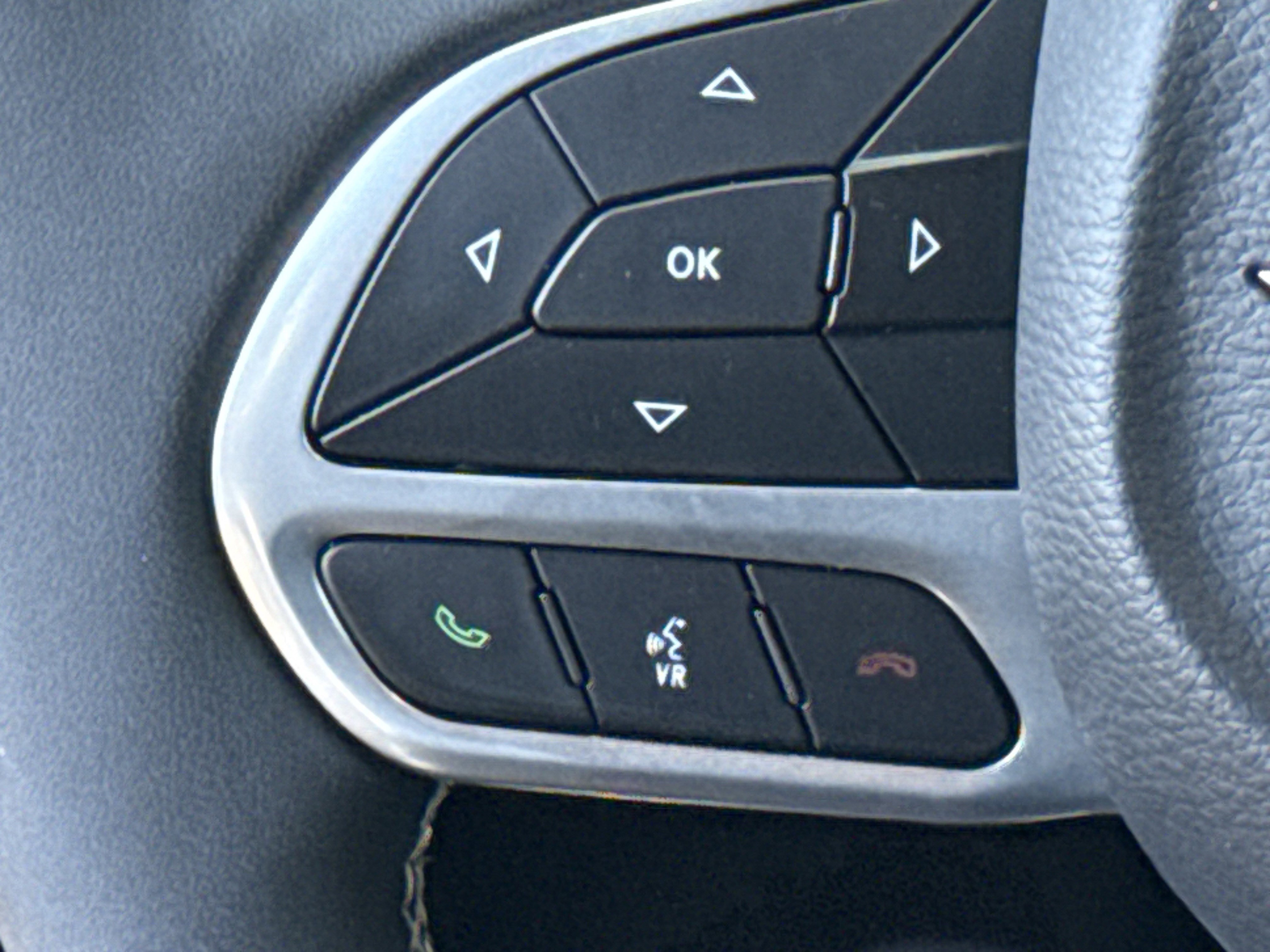 Used 2025 Chrysler Pacifica Select FWD image 18