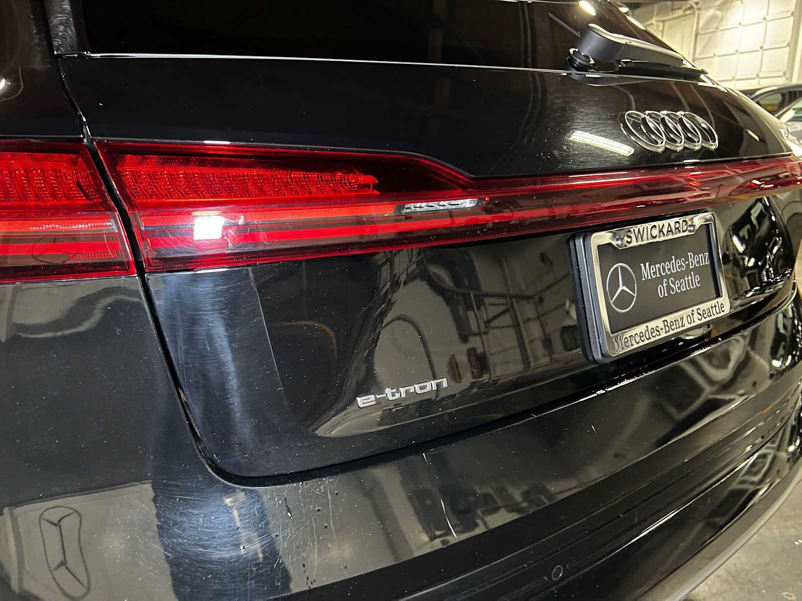 Used 2019 Audi e-tron Prestige w/ Prestige Package AWD/4WD image 15