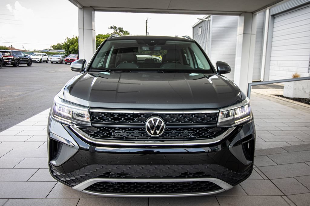 Certified 2023 Volkswagen Taos SE w/ Panoramic Sunroof Package FWD image 9