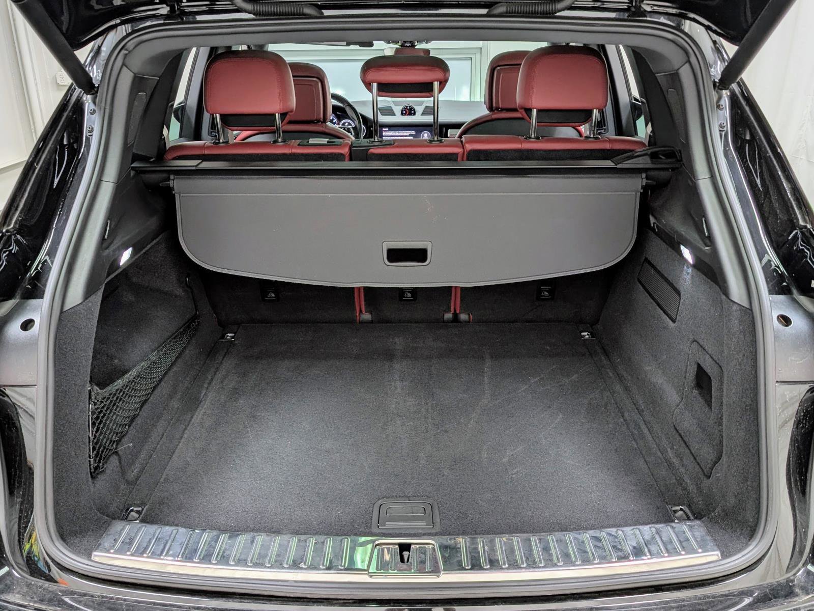 Used 2023 Porsche Cayenne Platinum Edition image 23