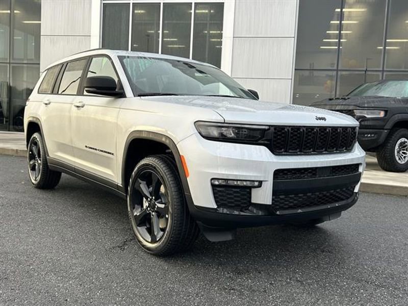 New 2025 Jeep Grand Cherokee L Limited image 5
