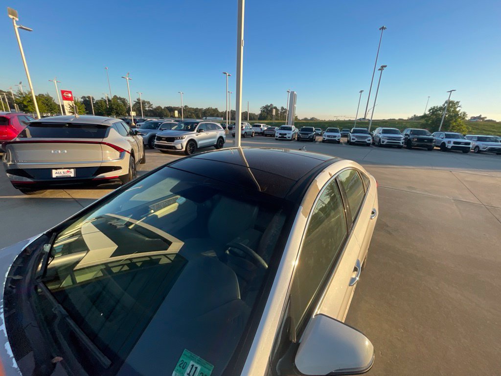 Used 2015 Hyundai Sonata Limited w/ Option Group 05 FWD image 9