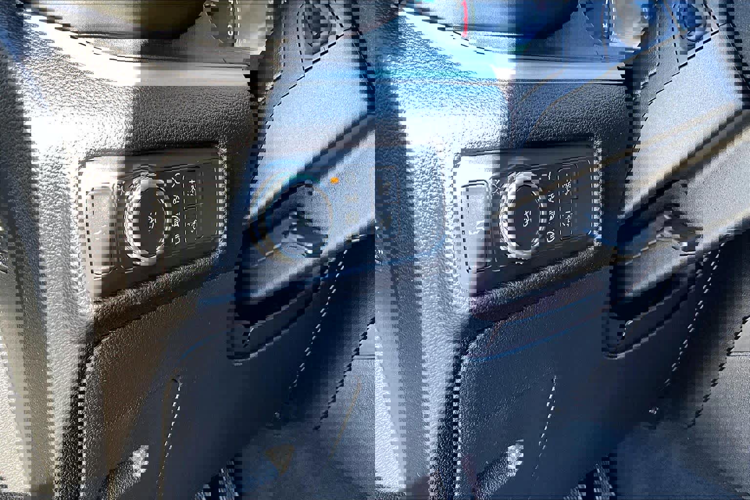 Used 2022 Ford Explorer XLT w/ Equipment Group 202A image 35