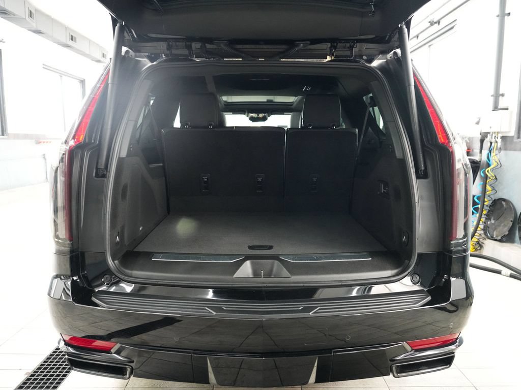 Used 2023 Cadillac Escalade ESV Sport w/ LPO, ONYX Package AWD/4WD image 46
