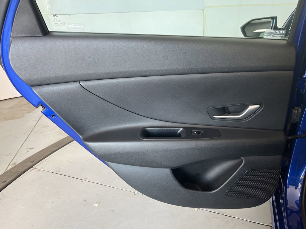 Used 2022 Hyundai Elantra SEL FWD image 27