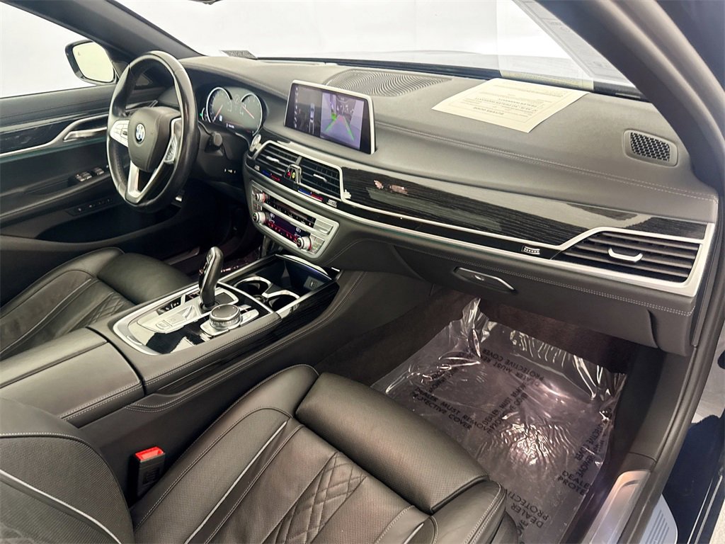 Used 2019 BMW 750i image 28