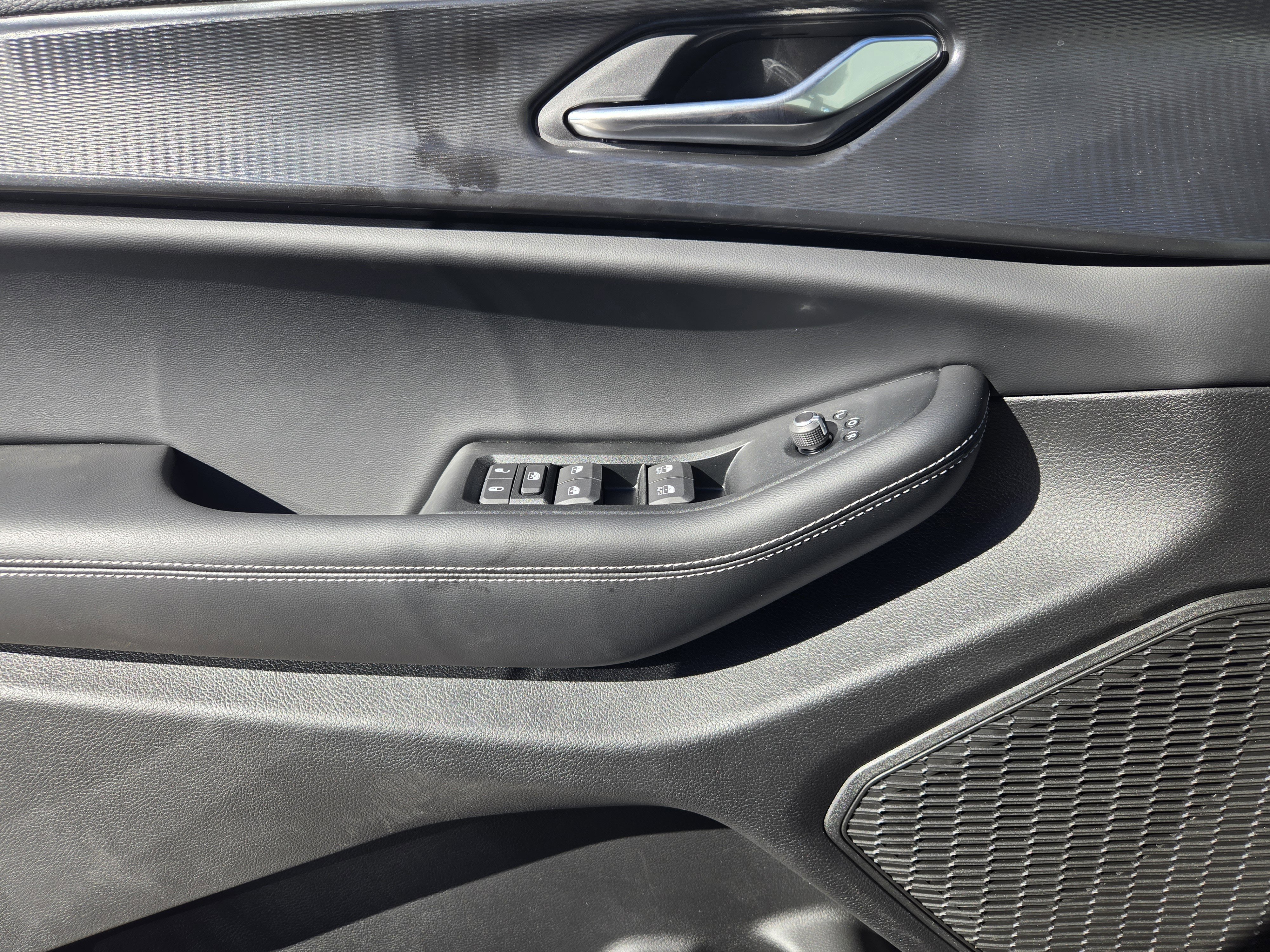 New 2025 Jeep Grand Cherokee Altitude image 18