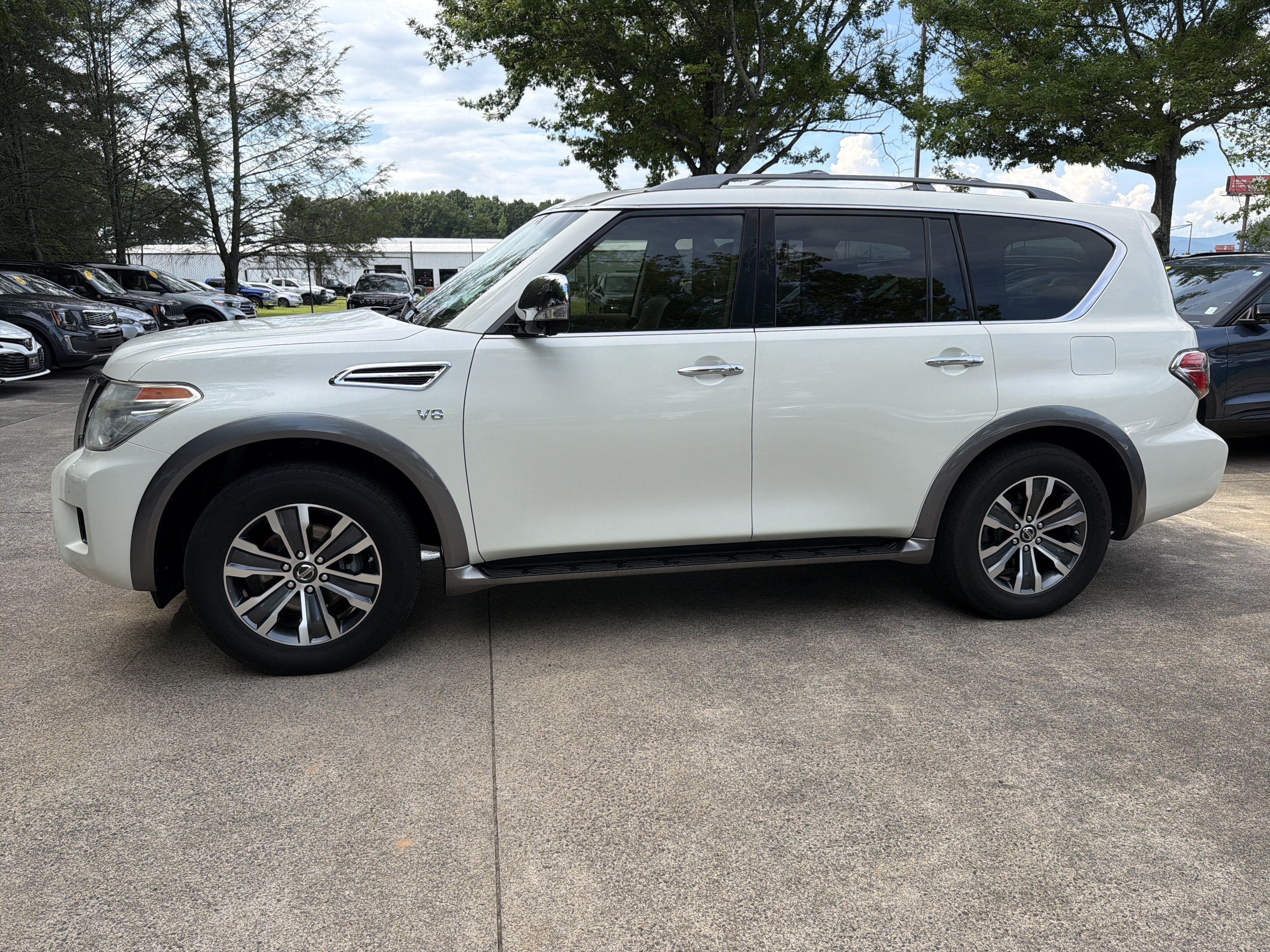 Used 2017 Nissan Armada SL w/ Interior Lighting Package RWD image 4
