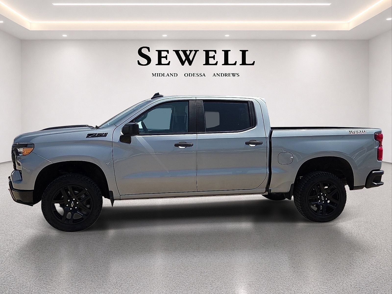 Used 2023 Chevrolet Silverado 1500 Custom Trail Boss w/ LPO, Dark Essentials Package AWD/4WD image 3