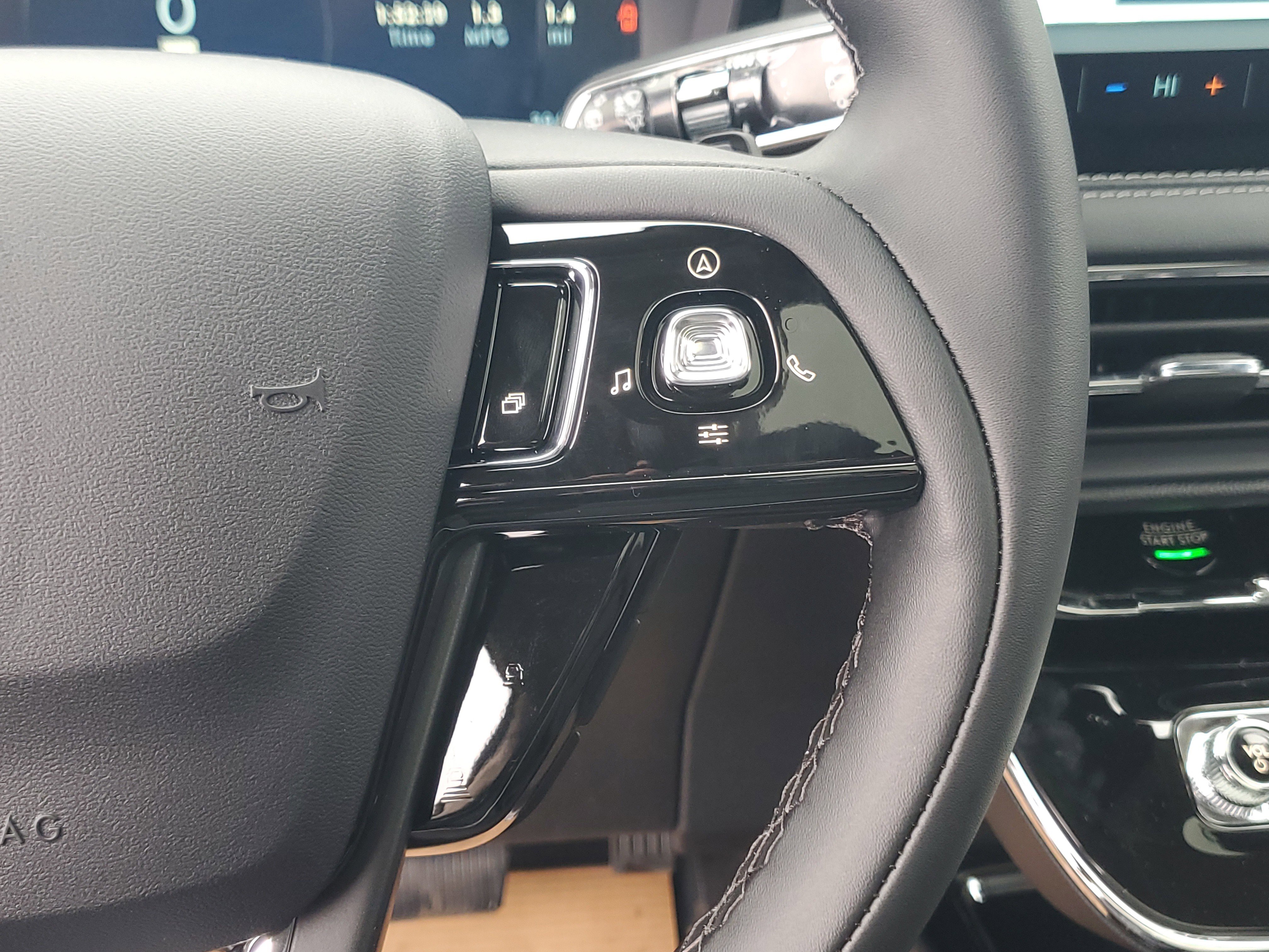 New 2026 Lincoln Corsair Premiere image 18