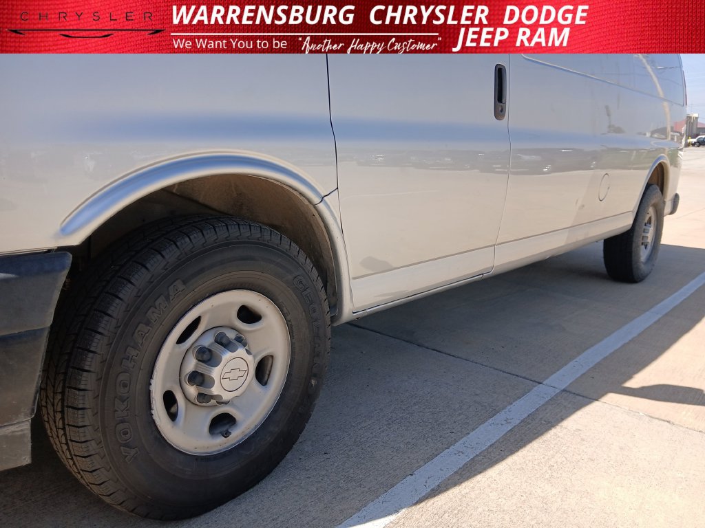 Used 2017 Chevrolet Express 2500 Extended RWD image 19