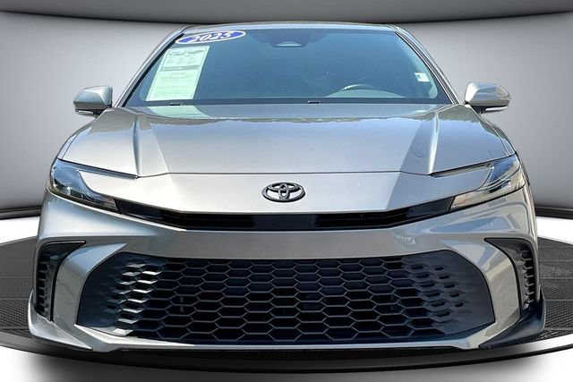 Used 2025 Toyota Camry SE FWD image 2
