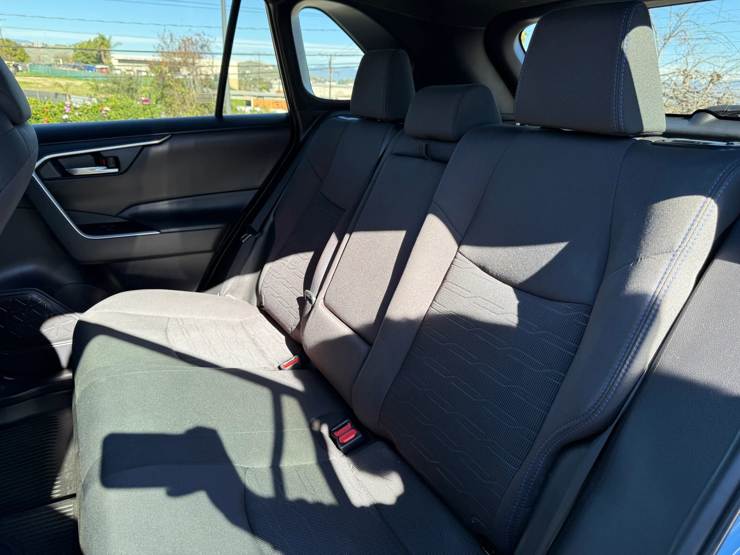 Used 2022 Toyota RAV4 SE w/ Convenience Package image 26