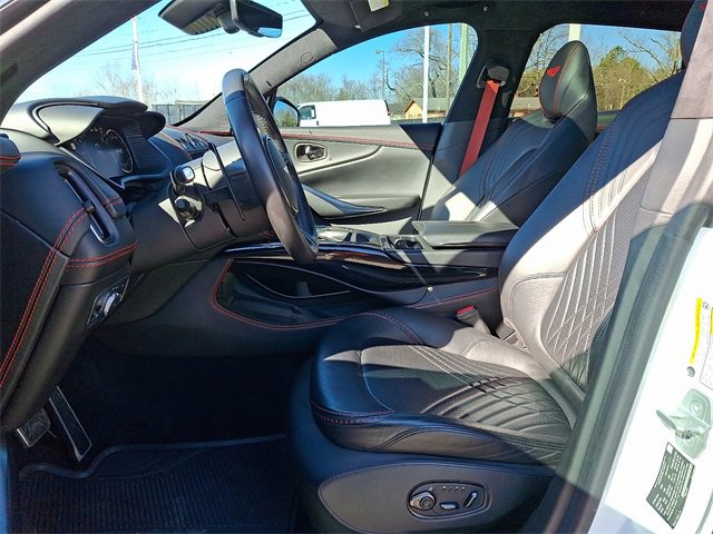 Used 2021 Aston Martin DBX image 10