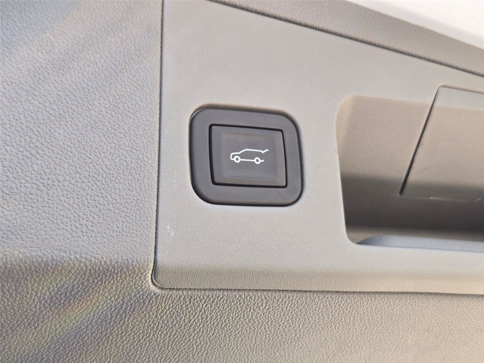 New 2026 Cadillac XT5 Premium Luxury w/ LPO, Floor Liner Package AWD/4WD image 32