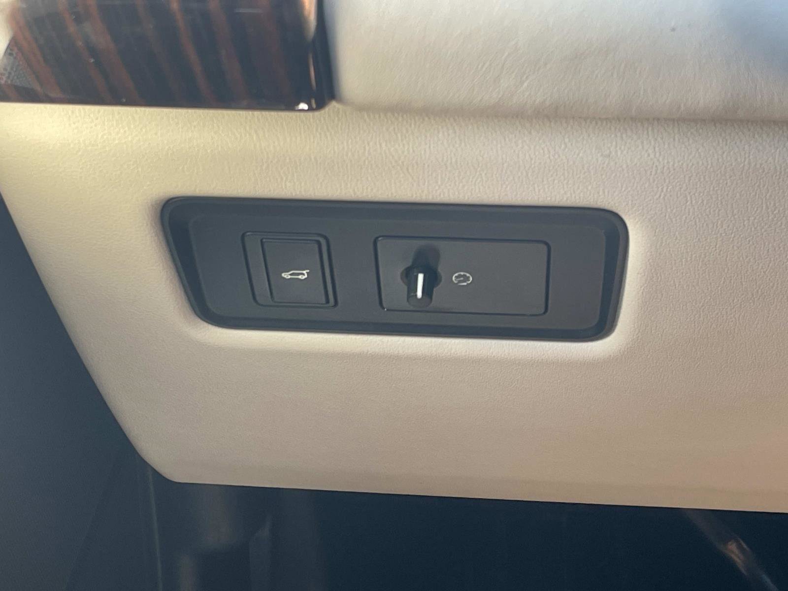 Used 2016 Land Rover Range Rover HSE image 29