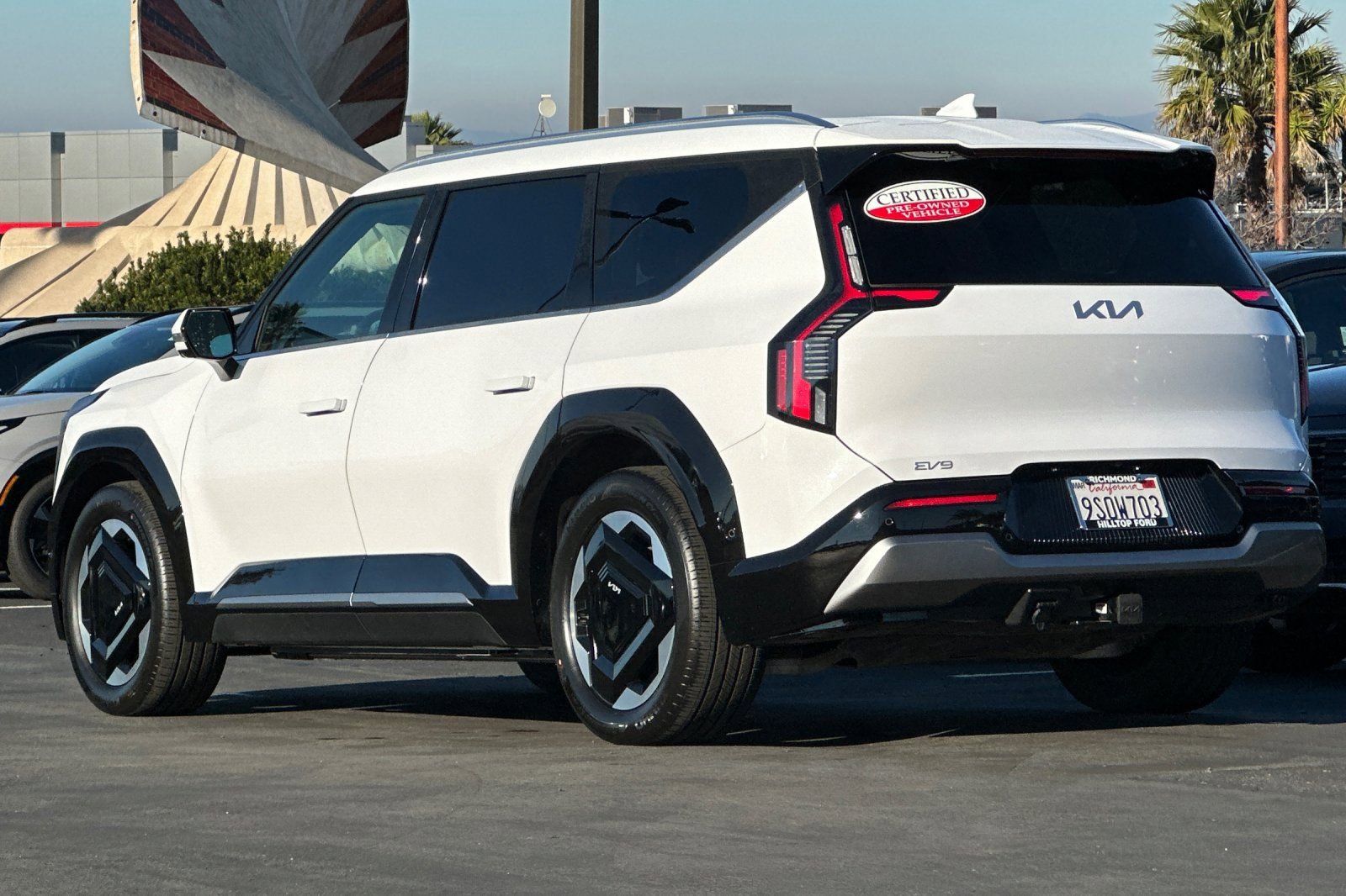 Certified 2025 Kia EV9 Land w/ Towing Package image 9