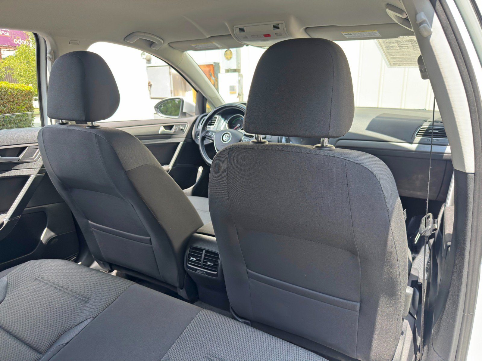 Used 2019 Volkswagen e-Golf SE w/ Driver Assistance Package FWD image 31