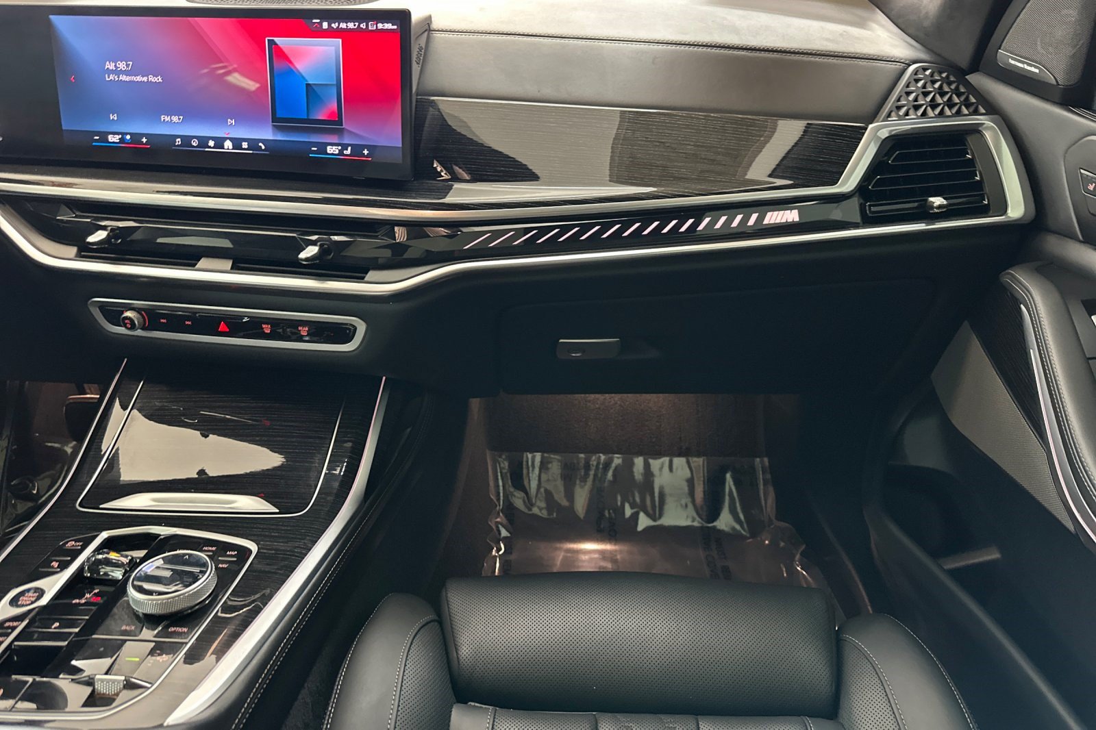 Certified 2025 BMW X7 M60i AWD/4WD image 30