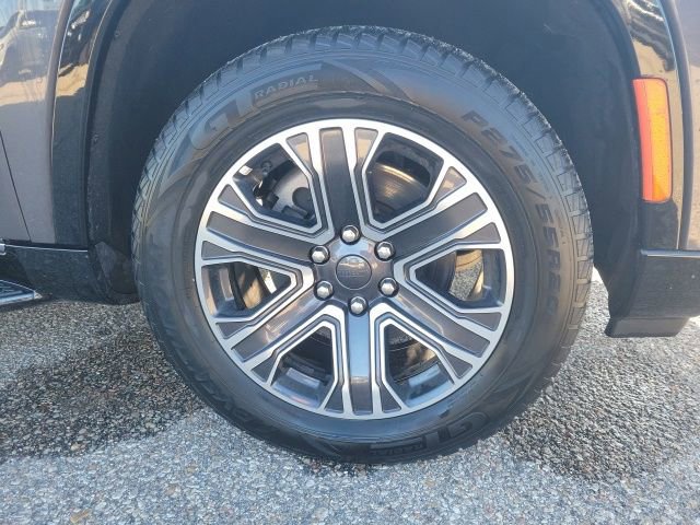 Used 2024 Jeep Wagoneer L Series II RWD image 28