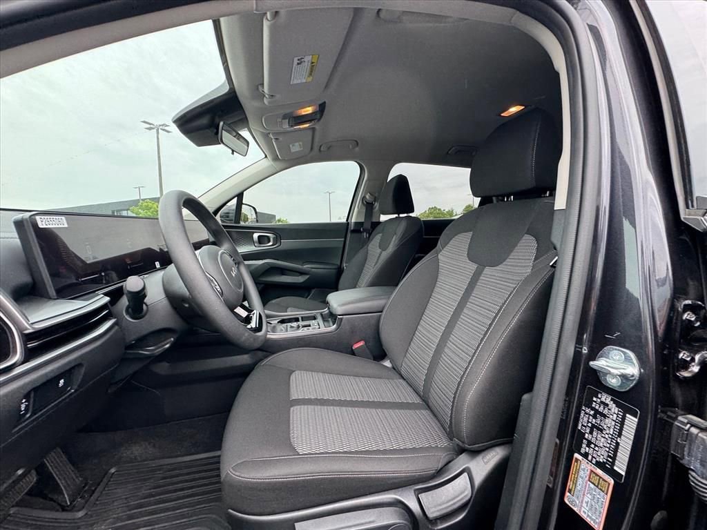 Certified 2025 Kia Sorento LX FWD image 15