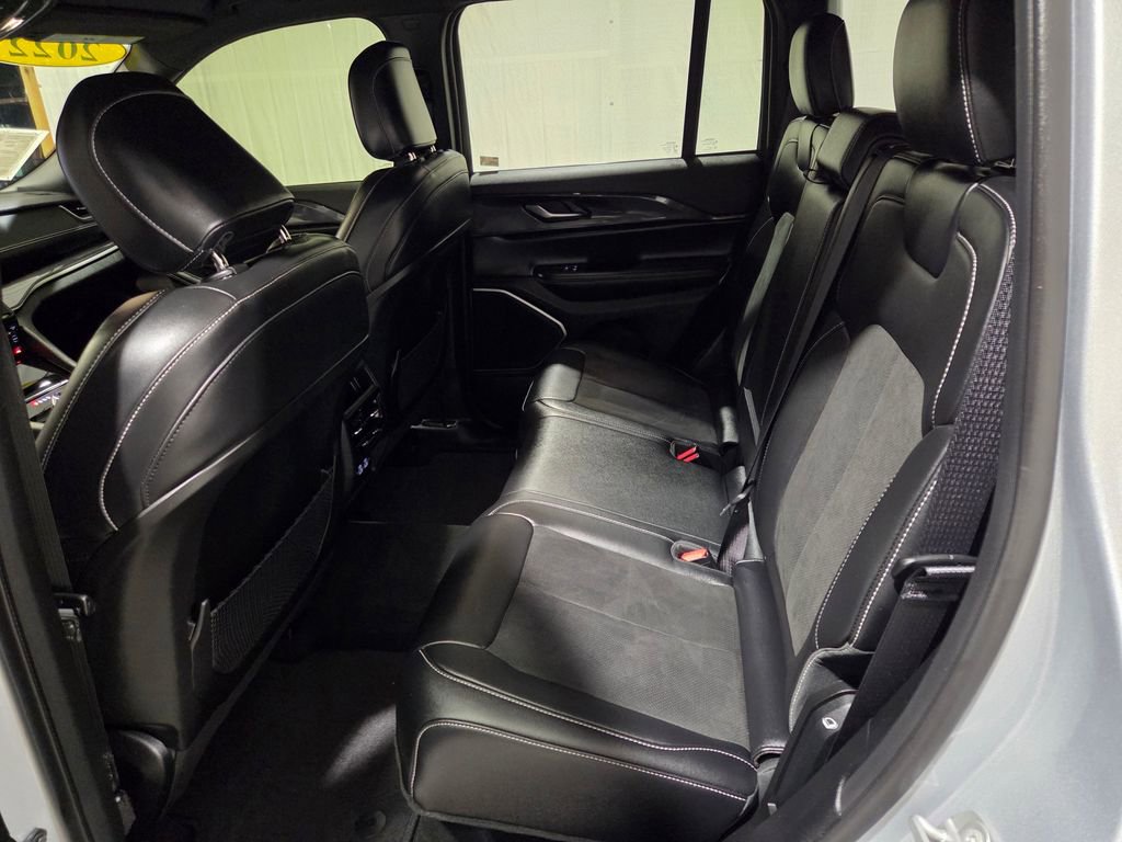 Used 2022 Jeep Grand Cherokee Altitude image 10