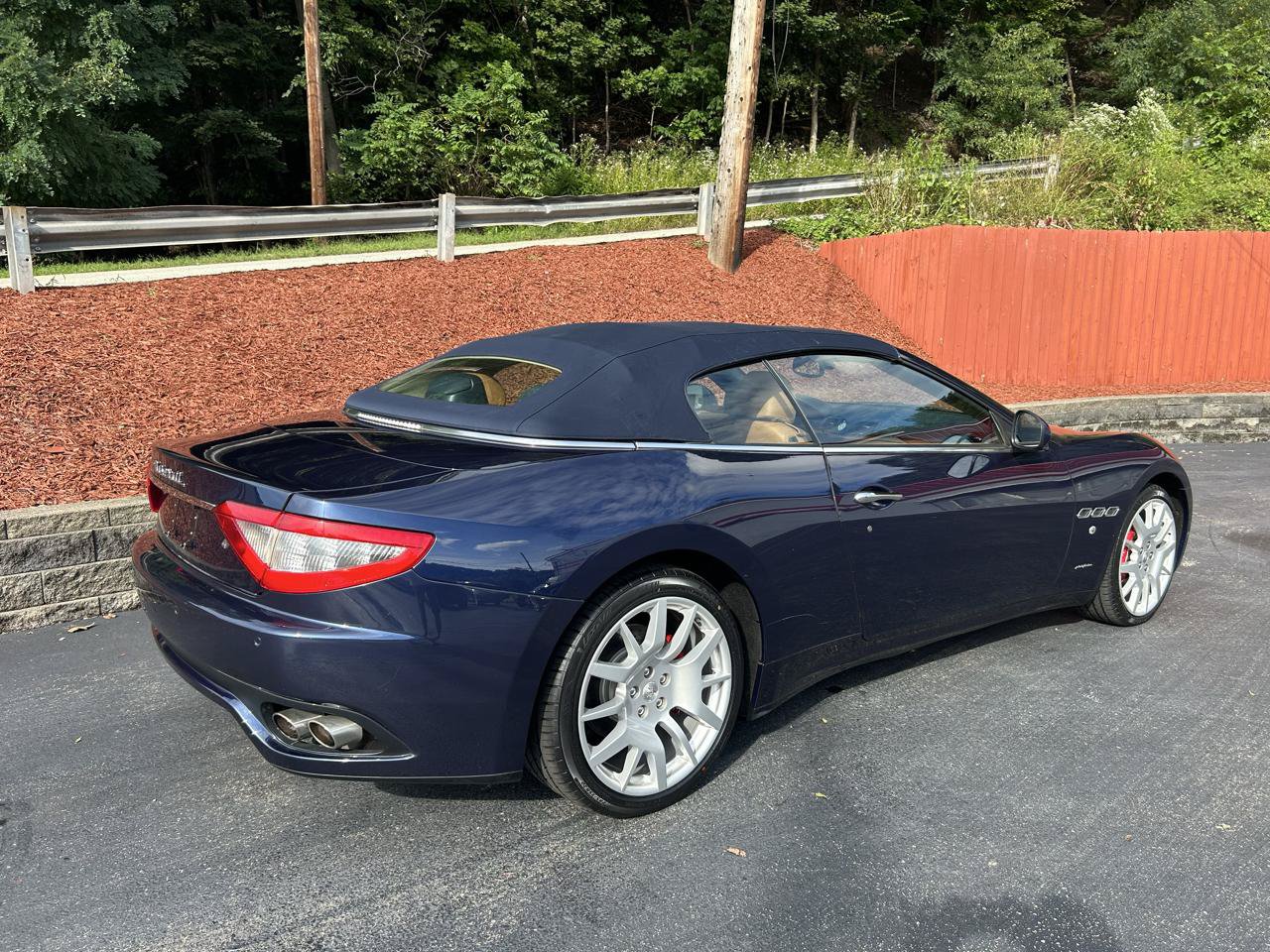 Used 2011 Maserati GranTurismo Convertible RWD image 11