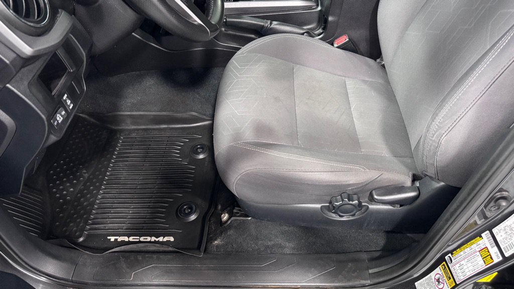 Used 2016 Toyota Tacoma TRD Sport AWD/4WD image 11