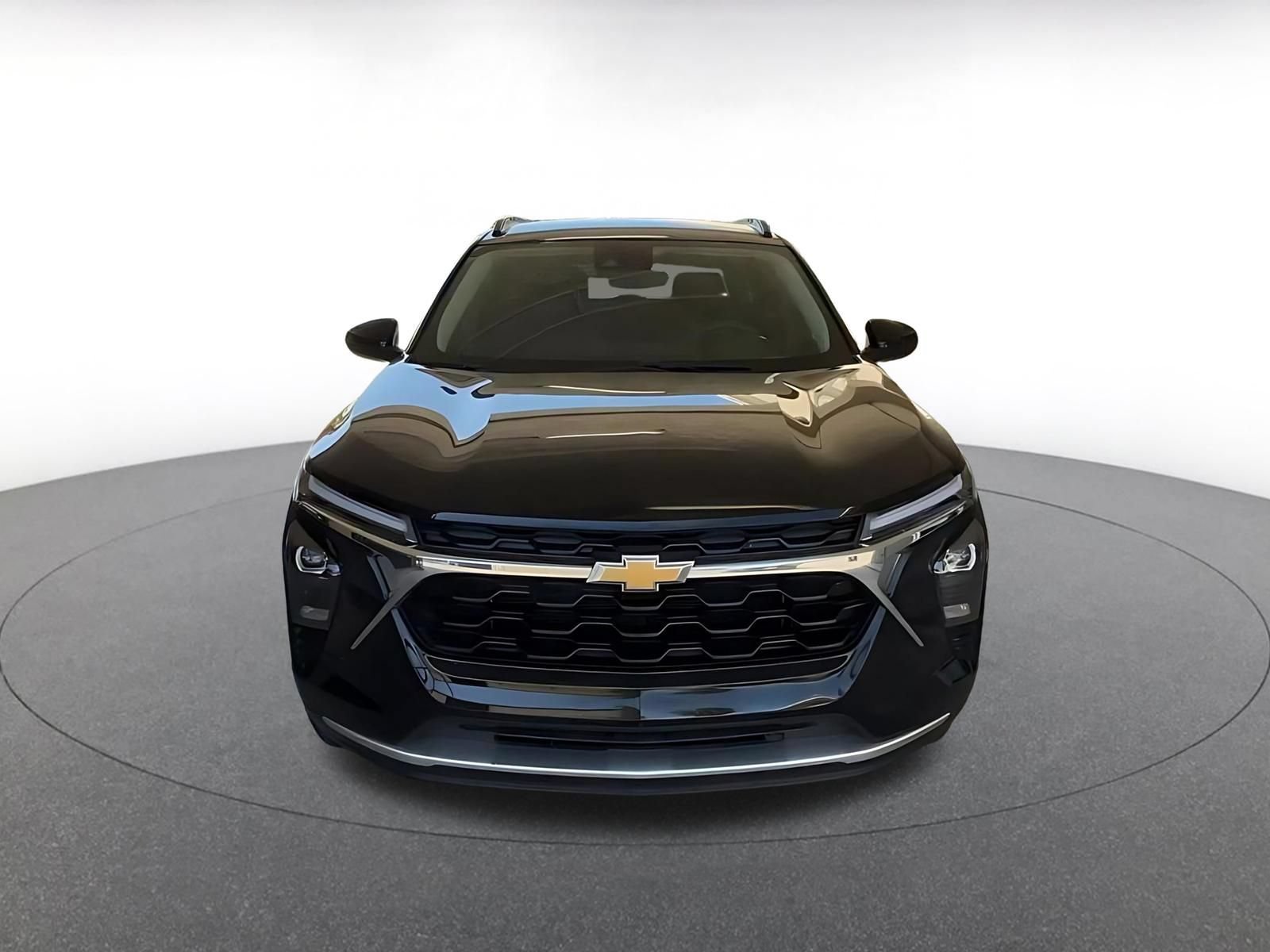 Used 2025 Chevrolet Trax LT FWD image 4