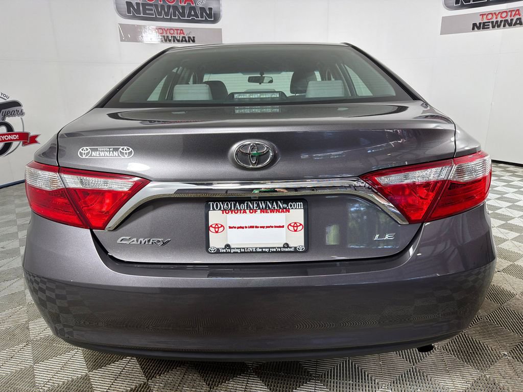 Used 2017 Toyota Camry LE image 4