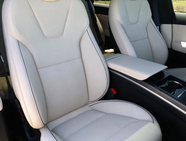 Used 2022 Tesla Model X Plaid image 19