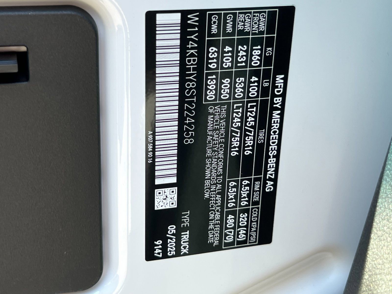 Used 2025 Mercedes-Benz Sprinter 2500 image 23