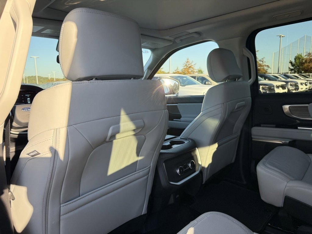 New 2025 Ford Expedition Max Platinum w/ Driver's Package image 23