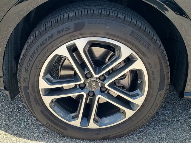 Certified 2025 Audi Q5 Premium w/ Premium Plus AWD/4WD image 9