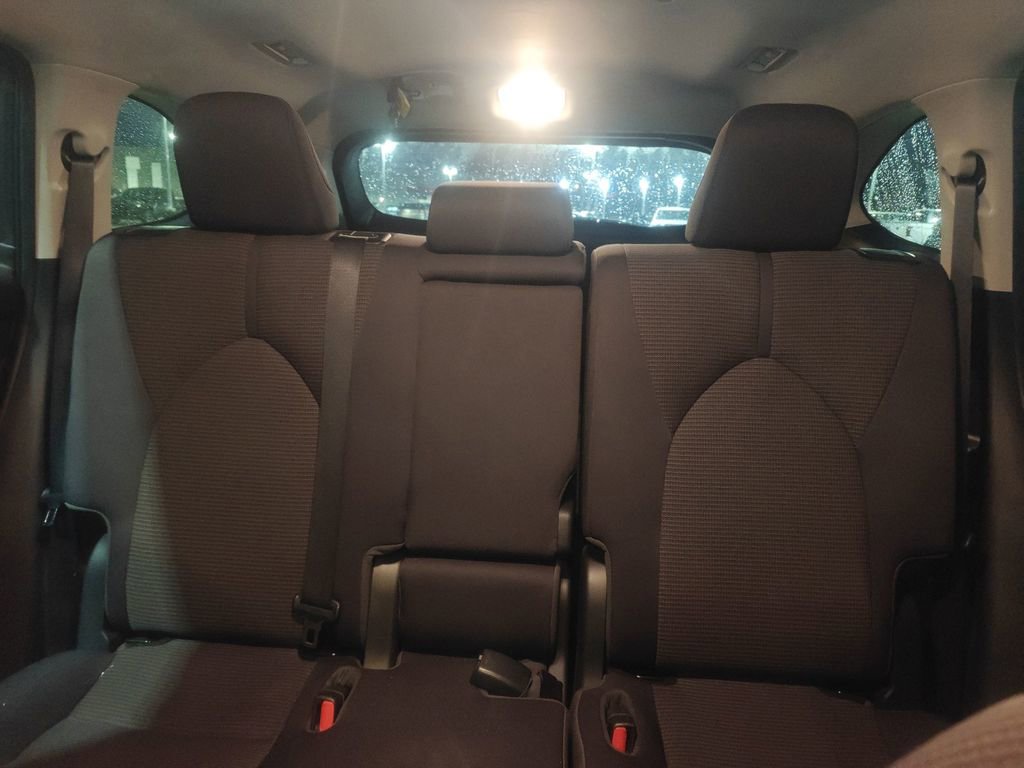 Used 2023 Toyota Highlander L image 9
